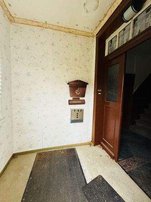 4. Eingangsbereich und Hausflur (1)