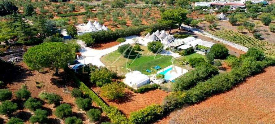 Ostuni – herrliches Areal mit Trulli und Pool