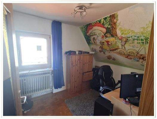 DG, kl. Zimmer (Kind / Büro)