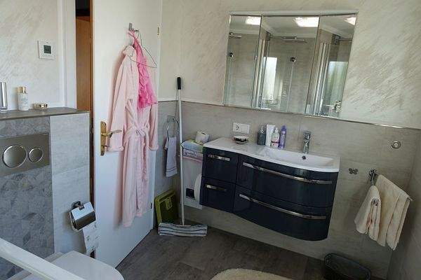 Neues Duschbad mit Fenster 