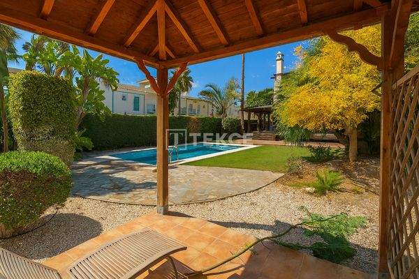 4-Bedroom Villa with Private Pool by the Beach in Almeria
