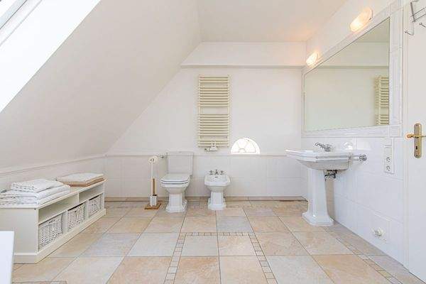 Bad im OG mit Bidet...