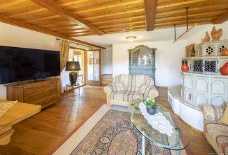 Der Blick auf das Wohnzimmer aus einem anderen Winkel 