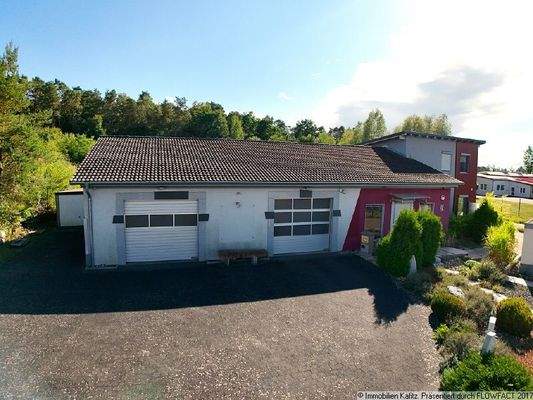 Vorderansicht Gesamtanwesen