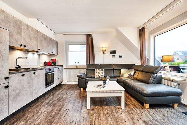 Wohnung OG links Küche und Wohnbereich