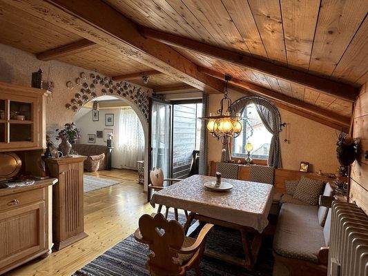 Essbereich mit direktem Balkonzugang