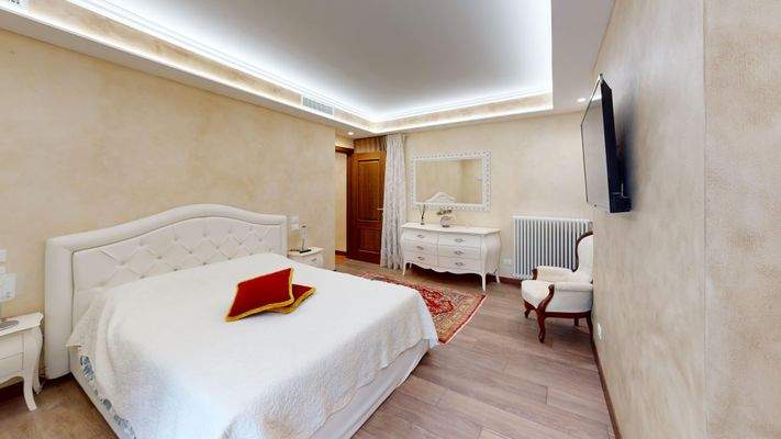 90-Via-Giovanni-Rambotti-Segantini-Bedroom 1.jpg