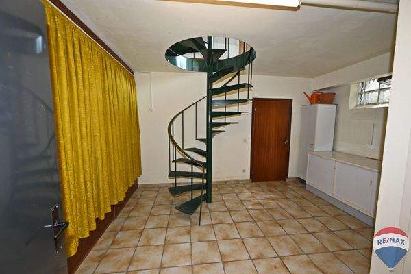 UG Keller 3 m Wendeltreppe 2 ins Büro 1