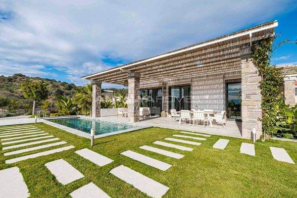 Houses with Private Pools and Large Gardens in Bodrum
