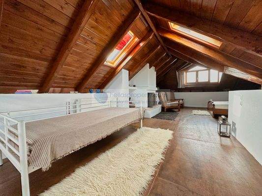 img_57d59420-cc53-4d7e-9f4e-0d6a1c8d7974