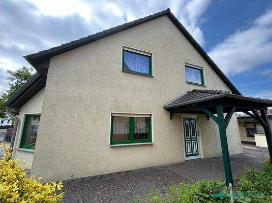 Giebel mit Eingangsbereich