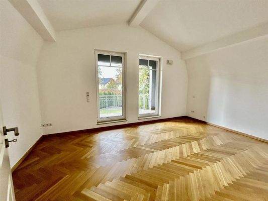 Elternschlafzimmer mit Balkon