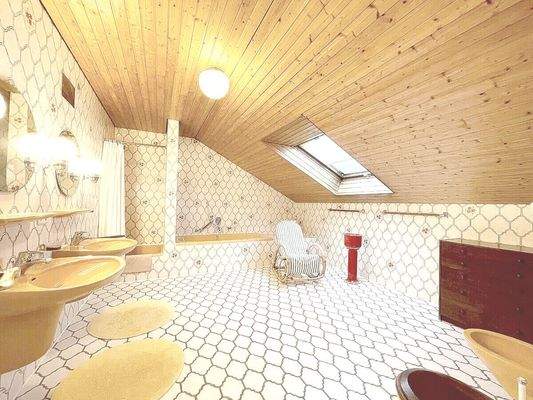 Sehr großes Elternbad