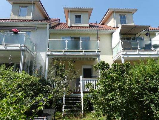 Rückansicht und Terrasse