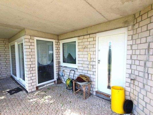 Terasse und Eingang Souterrain.jpg