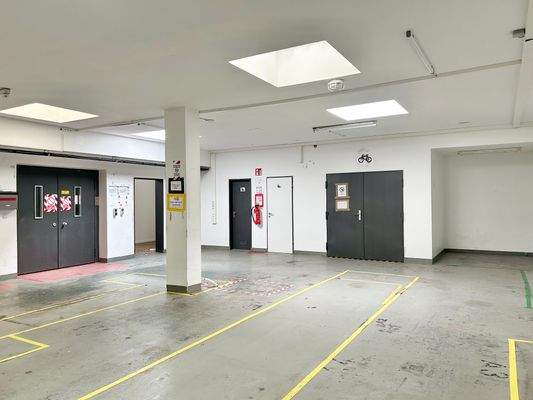 Zwischenlager mit Lastenaufzug Ansicht 1