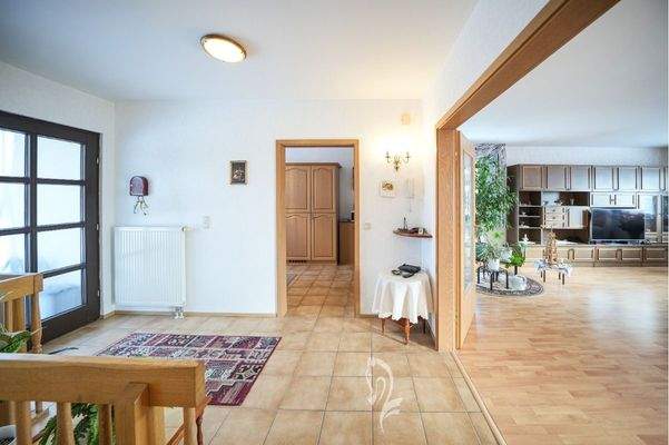 Flur Blick in die Küche und das Wohnzimmer