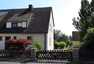 Doppelhaushälfte mit Einfahrt 
