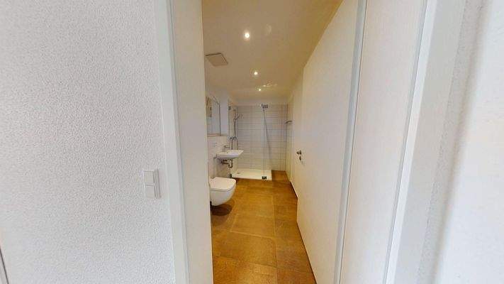 Bad mit ebenerdiger Dusche.jpg