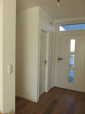 neue Eingangstür, re Zugang G-WC