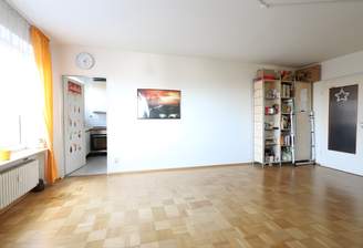 Geräumiges Wohnzimmer...