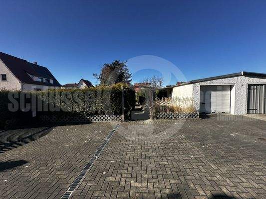 Zufahrt / Hof / Garage