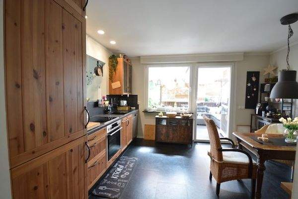 Küche mit Zugang zur Terrasse