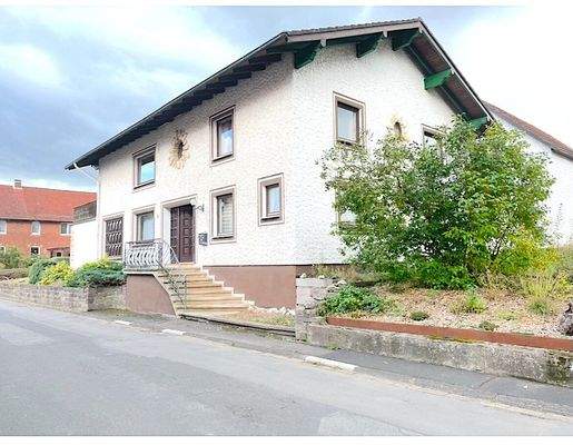 SEITENANSICHT DES HAUSES