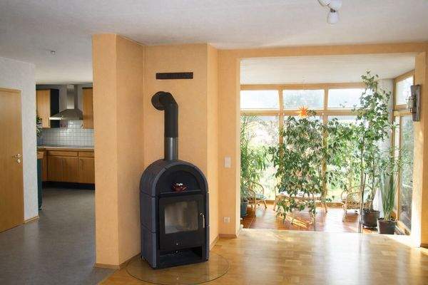 Blick auf Wintergarten und Küche EG.jpg