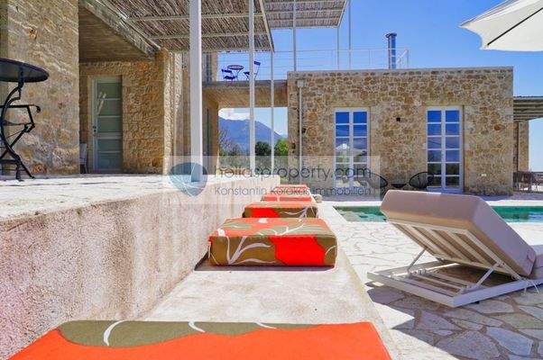 1df3561d261e4f789d99985e2bf8e4ba-original