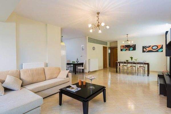 Kreta, Panormos: Haus mit 2 Wohnungen in einer Wohnanlage zu verkaufen