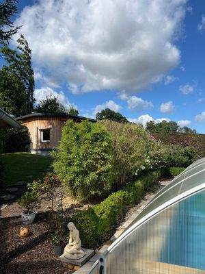 Blick zum Gartenhaus