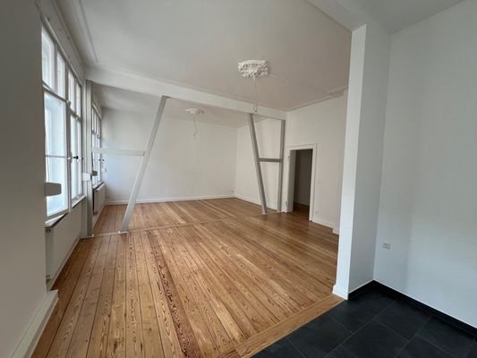 Blick von Küche zum Wohn-Esszimmer.jpg