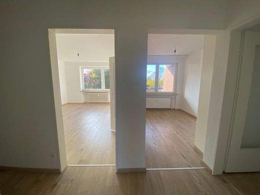 Wohnzimmer und halbes Zimmer