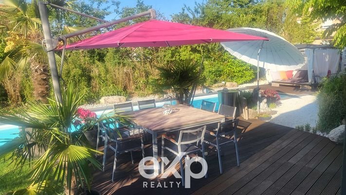 Terrasse mit Pool