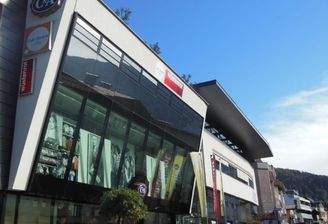 Bild 2: Aussenansicht Wohn- und Geschäftshaus