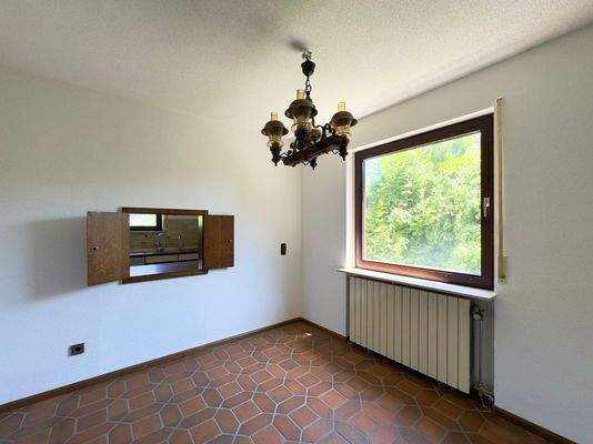 Erdgeschoss - Wohn- und Essbereich mit Durchreiche