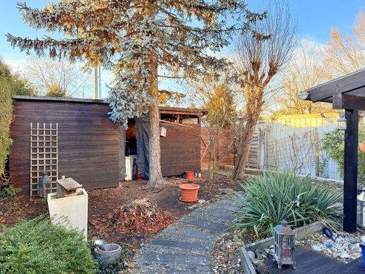 Holzlagerplatz / Fahrräder