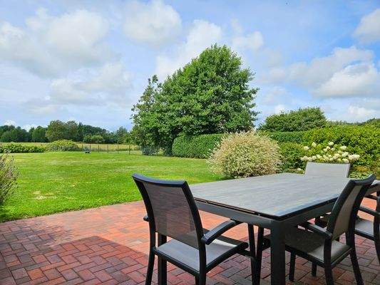 Süd-Westterrasse mit Blick in die Ferne