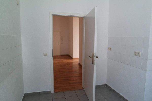 Küche - Ansicht zum Flur.jpg