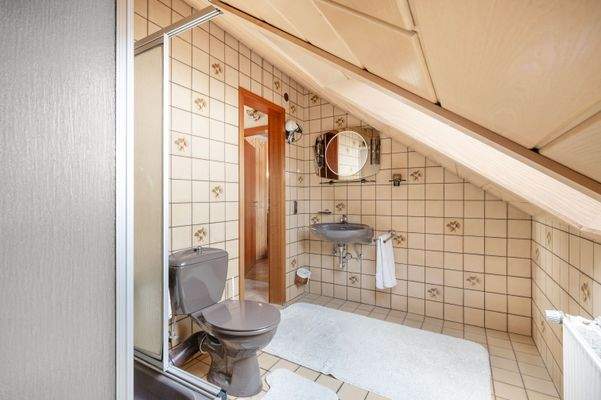 DG Badezimmer Ansicht 2