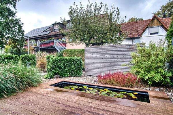 Garten mit Teich (Nordseite)