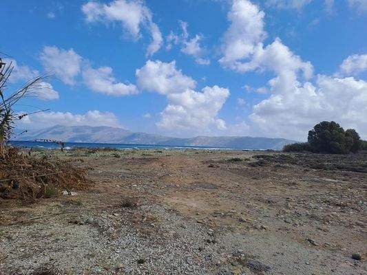 Kreta, Kissamos: Großes Grundstück direkt am Meer zu verkaufen