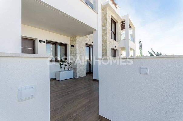 Modern Bungalows with Solarium in Torrevieja, Alicante