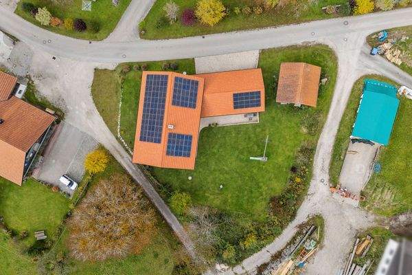 Blick auf des komplette Grundstück