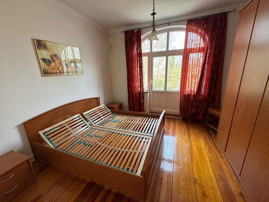 Schlafzimmer mit Balkon OG