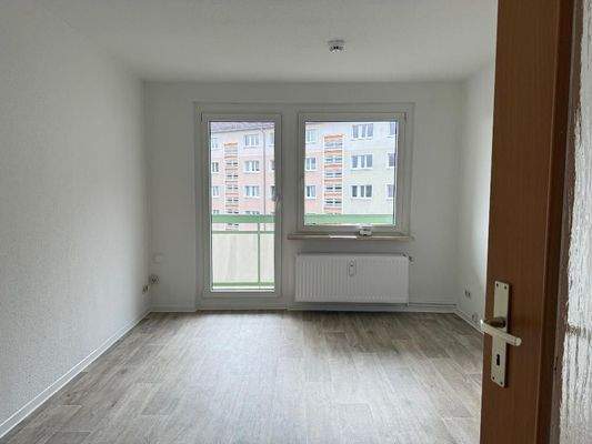 Wohnzimmer mit Balkon