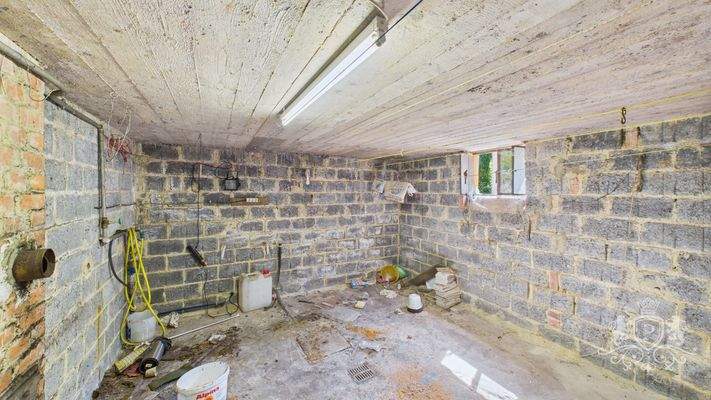 CAM01984G0-PR0506-STILL009