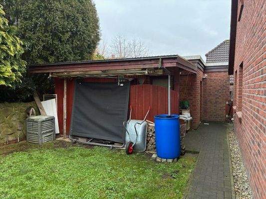 Abstellraum hinter dem Haus