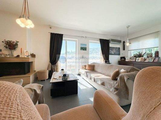 d8bbdecdb86b4e839b383efe91e71f52-original